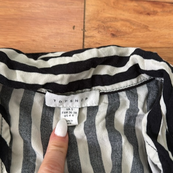 TopShop | Button Down | Black and White Stripe Shirt | size S - Picture 2 of 4